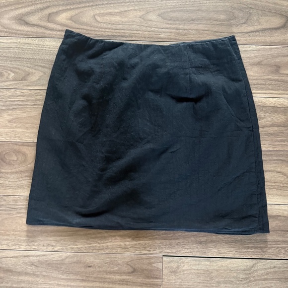 White Fox | Size L | Black Linen-Feel Wrap Mini Skirt | Ultimate Vacation Skirt - Picture 5 of 6